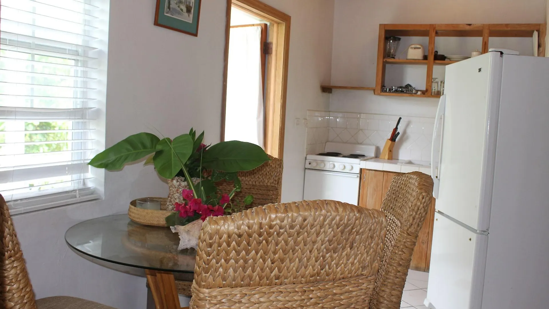 ***  Tingum Village Hotel Dunmore Town Bahamas