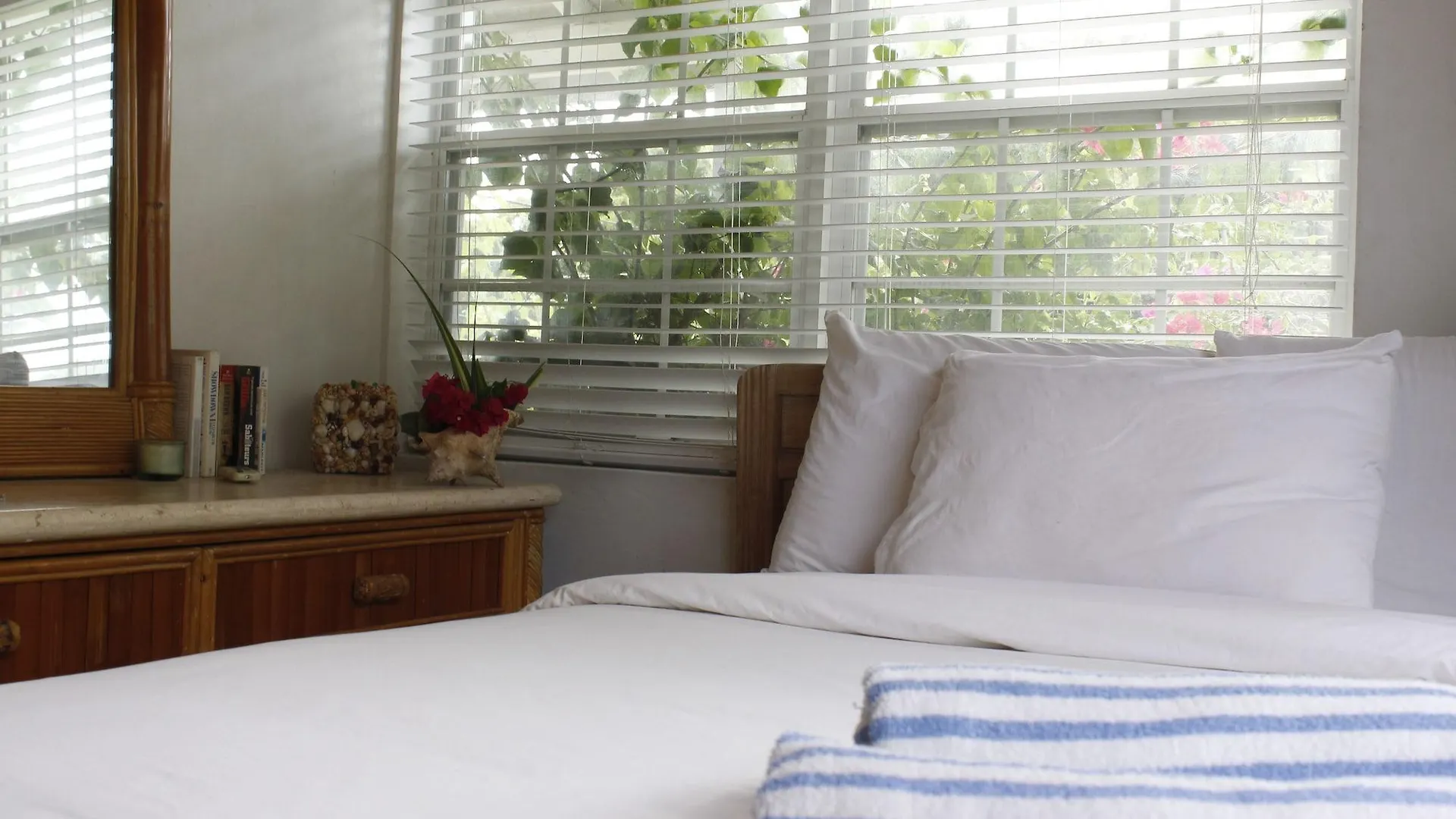 Tingum Village Hotel Dunmore Town 3*,  Bahamas