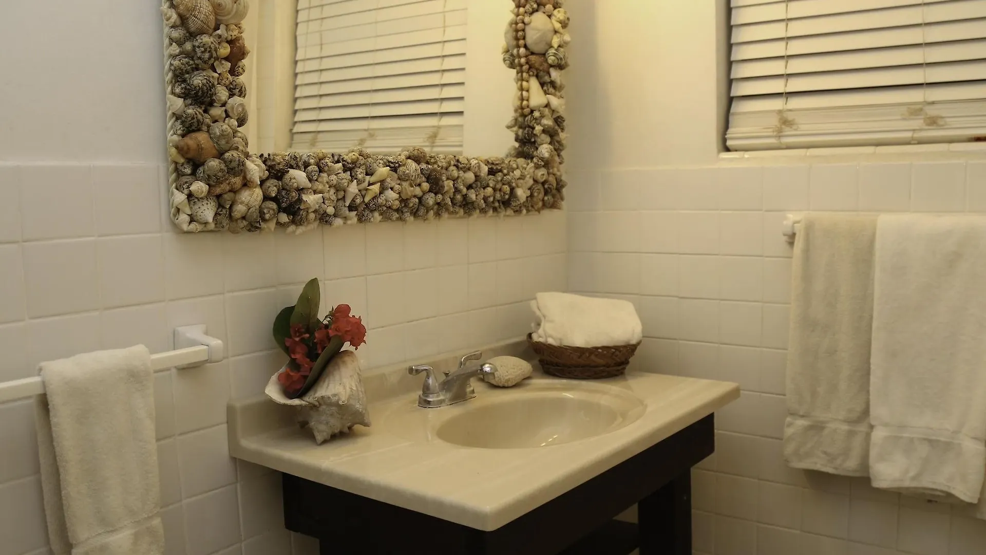 Tingum Village Hotel Dunmore Town Bahamas