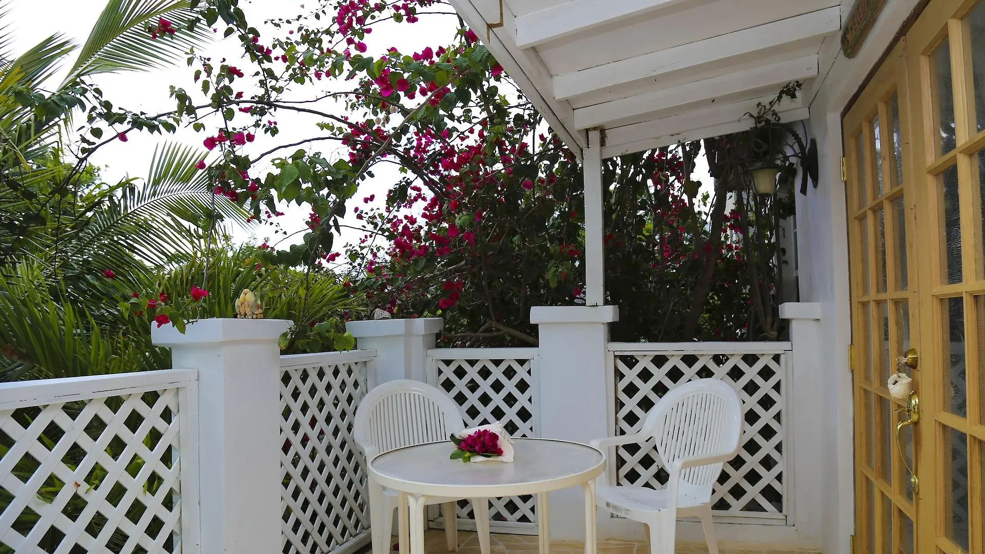 Tingum Village Hotel Dunmore Town Bahamas