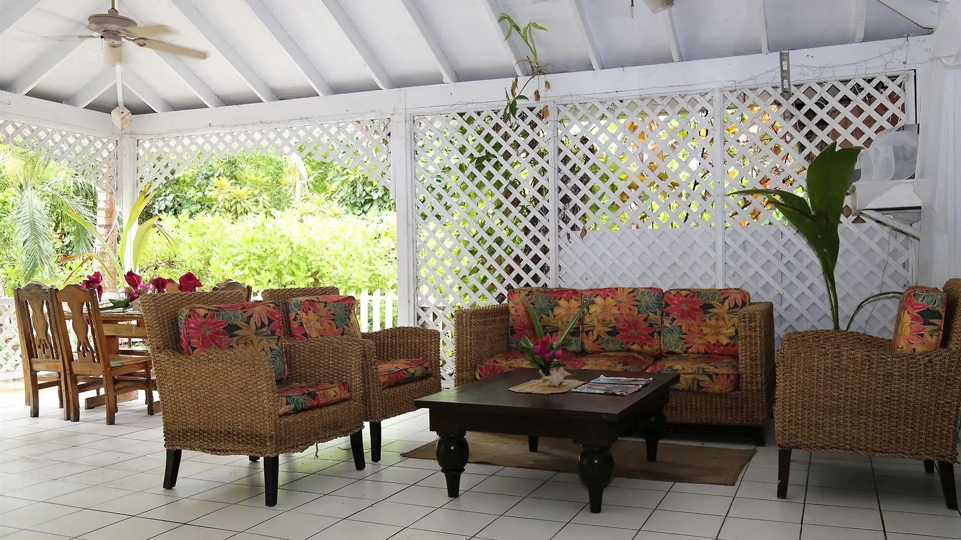 Tingum Village Hotel Dunmore Town 3*,  Bahamas