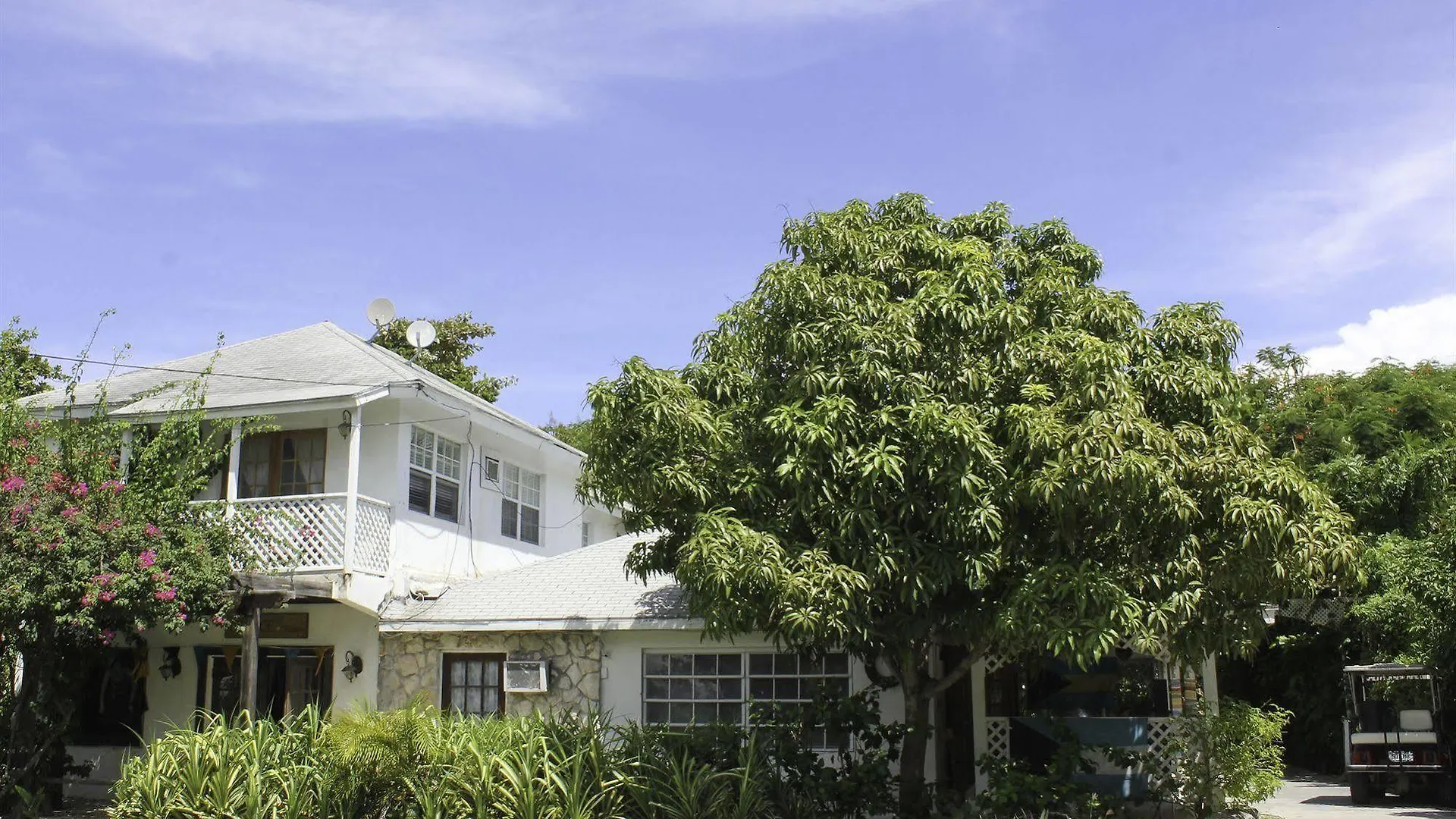 Tingum Village Hotel Dunmore Town