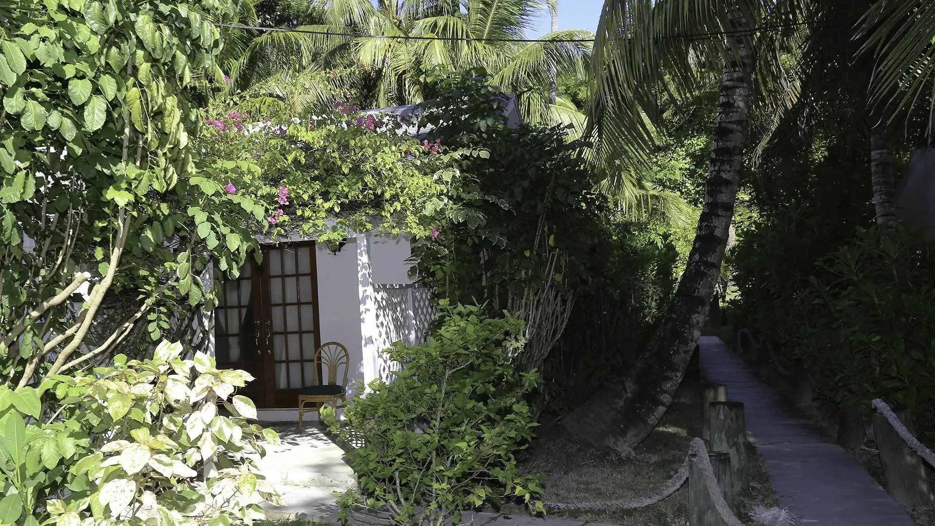 Tingum Village Hotel Dunmore Town