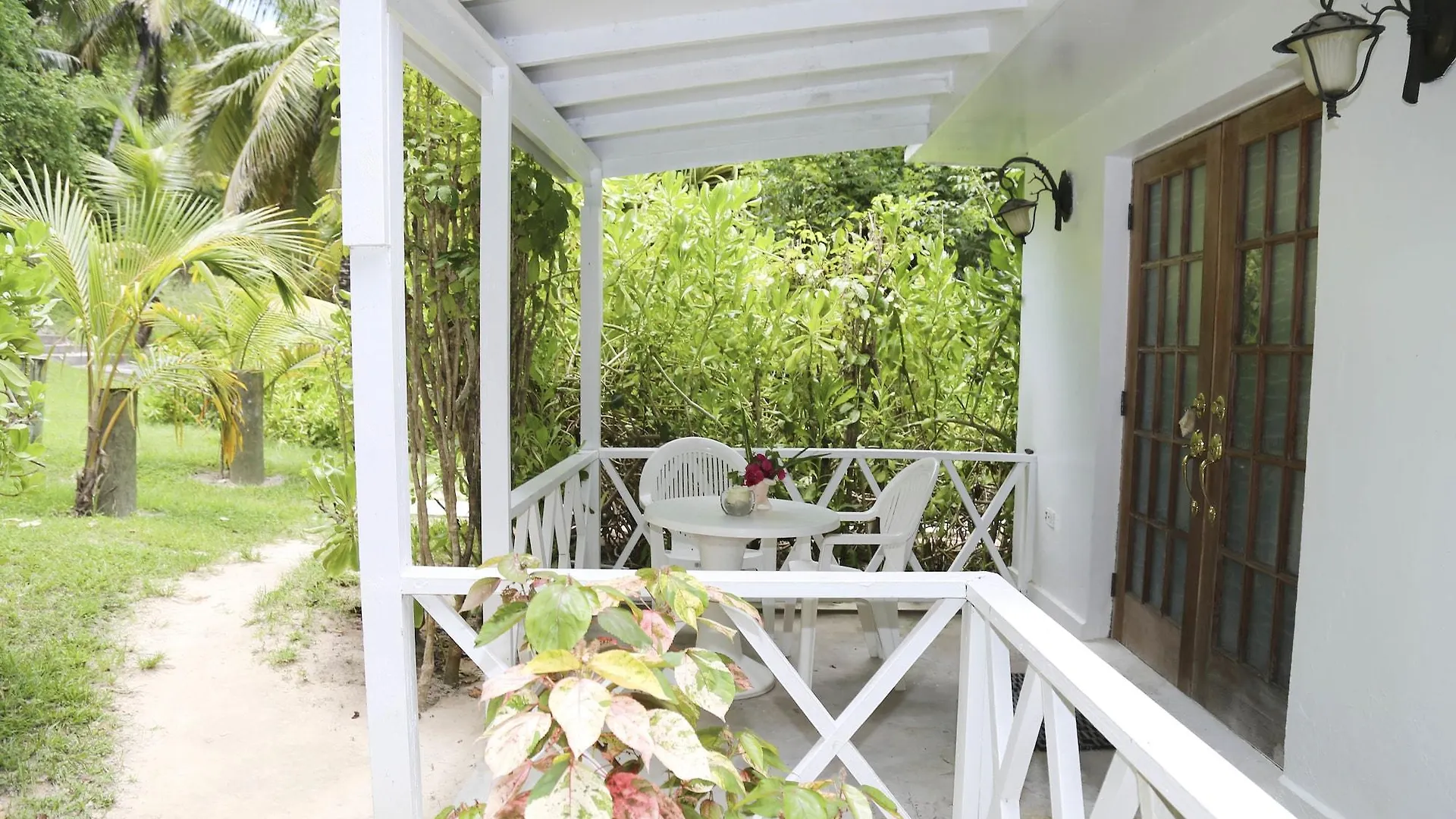 Tingum Village Hotel Dunmore Town