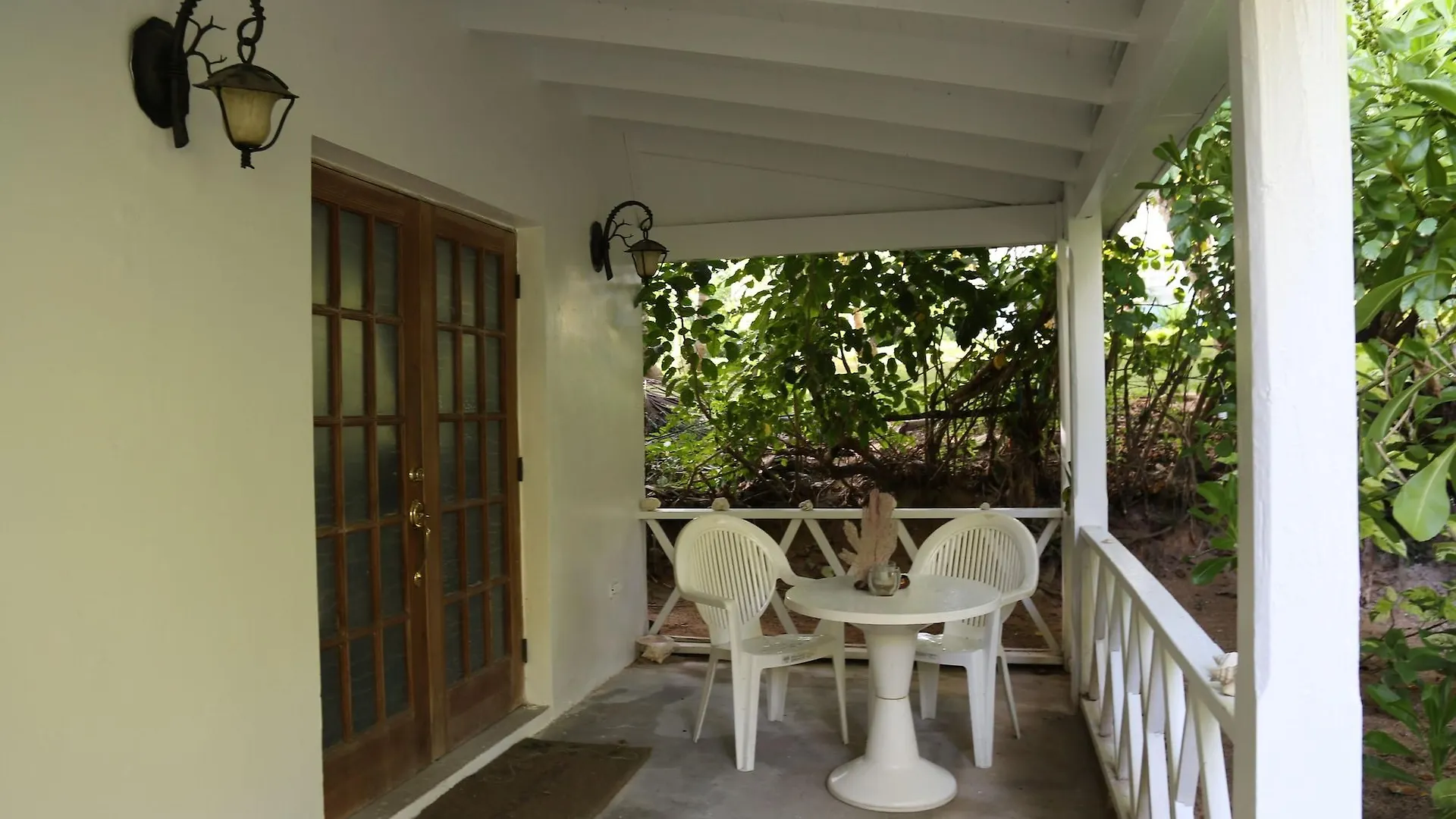 Tingum Village Hotel Dunmore Town