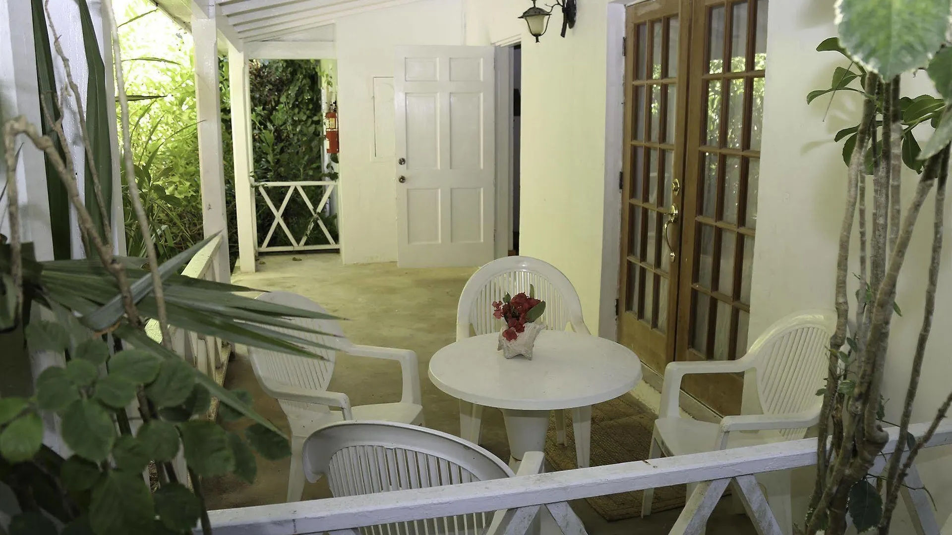 Tingum Village Hotel Dunmore Town